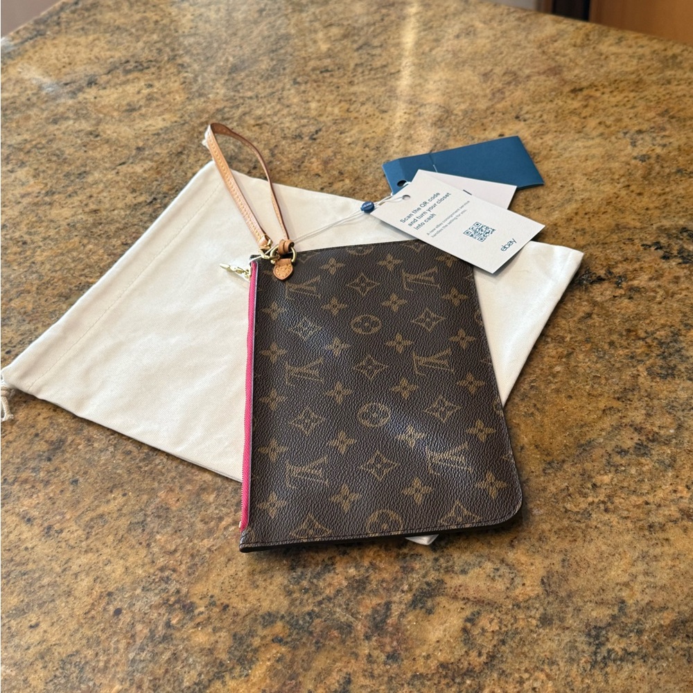 Louis Vuitton Neverfull Pouch clutch wristlet Pivoine Pink Interior - Picture 2 of 9